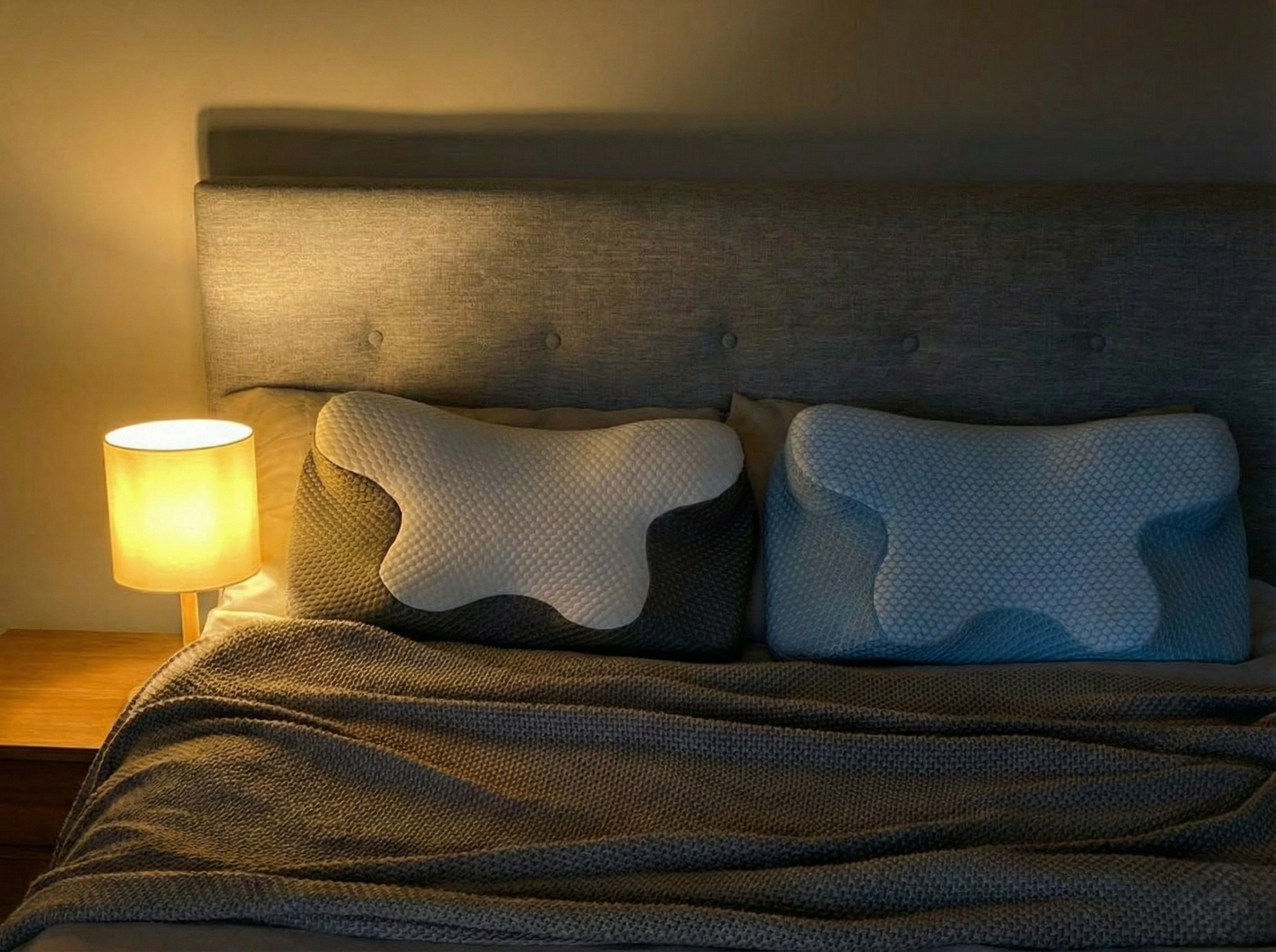 BUY ONE GET ONE FREE - Itamikei – YORU Jaw/TMJ Relief Pillow - Teeth grinding/Clenching/Jaw thrusting/Bruxism - Back/Side/Stomach Sleeper - Pressure Distributing Memory Foam - Anti-Sweat - 60x30x13cm